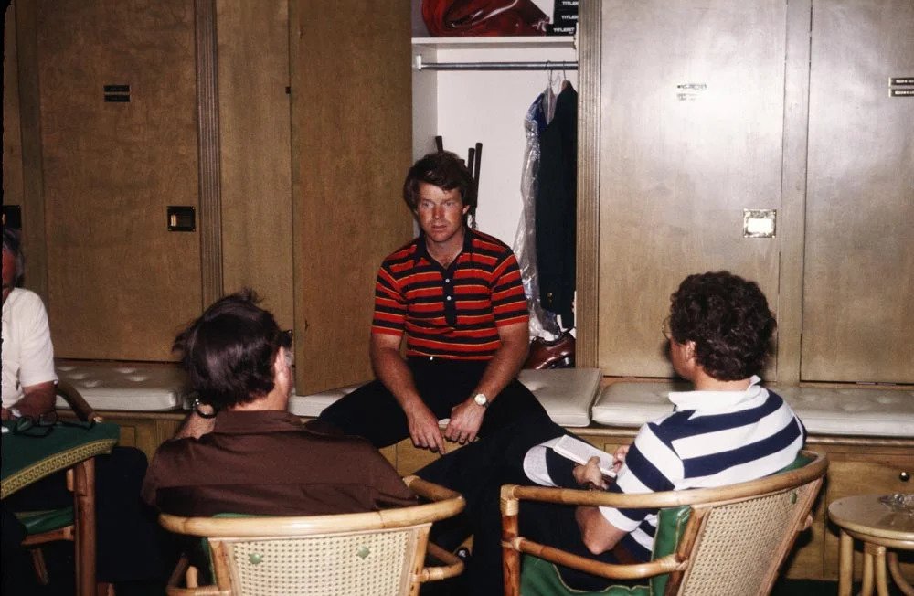 Tom Watson ngồi ở phòng locker Augusta National - The Masters 1978.